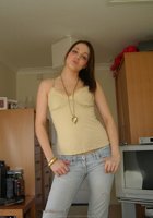 Молодая соска часто делает селфи в нижнем белье у себя дома 1 фото Молодая соска часто делает селфи в нижнем белье у себя дома 1 фото