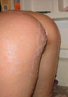 Голая брюнетка купается в пенной ванне 4 фото Голая брюнетка купается в пенной ванне 4 фото