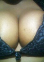 Длинноволосая негритянка с большой грудью фотографируется в спальне 7 фото Длинноволосая негритянка с большой грудью фотографируется в спальне 7 фото