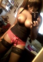 Длинноволосая негритянка с большой грудью фотографируется в спальне 15 фото Длинноволосая негритянка с большой грудью фотографируется в спальне 15 фото