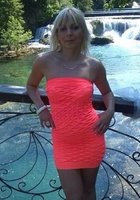 Мужчина любуется своей немолодой супругой 7 фото Мужчина любуется своей немолодой супругой 7 фото