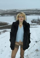 Крестьянка гуляет по зимнему селу без одежды 5 фото Крестьянка гуляет по зимнему селу без одежды 5 фото