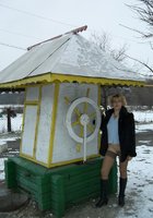 Крестьянка гуляет по зимнему селу без одежды 4 фото Крестьянка гуляет по зимнему селу без одежды 4 фото