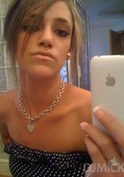 Телочки в нижнем белье позируют перед зеркалом 9 фото Телочки в нижнем белье позируют перед зеркалом 9 фото