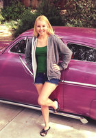 Блондинка раздвинула ножки на кровати в полосатых чулках 3 фото Блондинка раздвинула ножки на кровати в полосатых чулках 3 фото