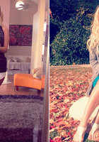 Блондинка раздвинула ножки на кровати в полосатых чулках 6 фото Блондинка раздвинула ножки на кровати в полосатых чулках 6 фото