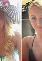 Блондинка раздвинула ножки на кровати в полосатых чулках 4 фото Блондинка раздвинула ножки на кровати в полосатых чулках 4 фото