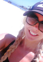 Блондинка раздвинула ножки на кровати в полосатых чулках 1 фото Блондинка раздвинула ножки на кровати в полосатых чулках 1 фото