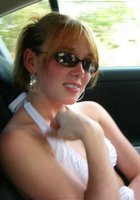 Молодая красотка, лежа на кровати, демонстрирует своё тело 1 фото Молодая красотка, лежа на кровати, демонстрирует своё тело 1 фото