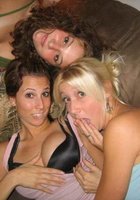 Девушки в ночных клубах обнажают свои сиськи 10 фото Девушки в ночных клубах обнажают свои сиськи 10 фото