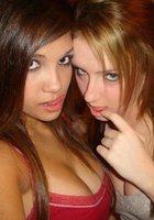 Девушки в ночных клубах обнажают свои сиськи 13 фото Девушки в ночных клубах обнажают свои сиськи 13 фото