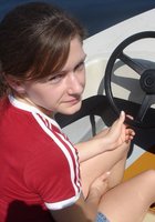 Девушка отблагодарила парня сексом за прогулку на катере 1 фото Девушка отблагодарила парня сексом за прогулку на катере 1 фото