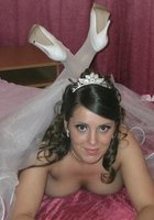 Игривая невеста с упругой попкой позирует в спальне в белых чулках 6 фото Игривая невеста с упругой попкой позирует в спальне в белых чулках 6 фото