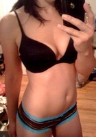 Симпатичные девицы снимают себя перед зеркалом 4 фото Симпатичные девицы снимают себя перед зеркалом 4 фото