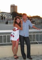 Две девушки сосут член парня с волосатой грудью 1 фото Две девушки сосут член парня с волосатой грудью 1 фото