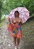 Дамы отдыхают на даче с мужчинами и позируют перед ними голышом 6 фото Дамы отдыхают на даче с мужчинами и позируют перед ними голышом 6 фото