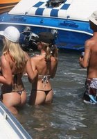 Грудастые дамы в красивых нарядах и голышом 15 фото Грудастые дамы в красивых нарядах и голышом 15 фото