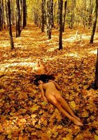 Обнаженные подруги отдыхают на природе 10 фото Обнаженные подруги отдыхают на природе 10 фото