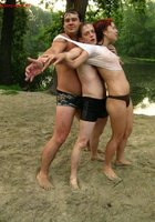 Свингеры отправились на ночное купание к реке 8 фото Свингеры отправились на ночное купание к реке 8 фото