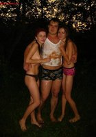 Свингеры отправились на ночное купание к реке 17 фото Свингеры отправились на ночное купание к реке 17 фото