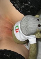 Развратница потрахалась с игрушечной обезьянкой 15 фото Развратница потрахалась с игрушечной обезьянкой 15 фото