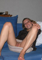 Симпатичная подруга лежит в ожидании секса 12 фото Симпатичная подруга лежит в ожидании секса 12 фото