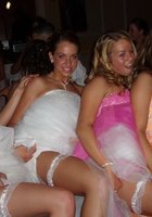 Молодые цыпочки фотографируются в купальниках и бикини 2 фото Молодые цыпочки фотографируются в купальниках и бикини 2 фото