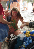 Фестиваль эротического боди-арта на берегу моря 10 фото Фестиваль эротического боди-арта на берегу моря 10 фото