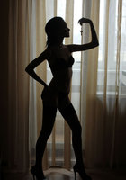 Черноволосая неформалка сексуально позирует в квартире в чулках и трусиках 6 фото Черноволосая неформалка сексуально позирует в квартире в чулках и трусиках 6 фото