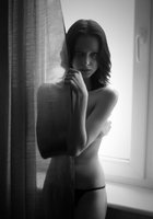 Черноволосая неформалка сексуально позирует в квартире в чулках и трусиках 7 фото Черноволосая неформалка сексуально позирует в квартире в чулках и трусиках 7 фото