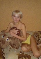 Лежа на спине, дамы раздвигают ноги и показывают пезды 8 фото Лежа на спине, дамы раздвигают ноги и показывают пезды 8 фото