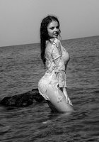 Женщины продемонстрировали интимные места дома и на природе 19 фото Женщины продемонстрировали интимные места дома и на природе 19 фото