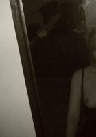 Подруга сестры фотографирует себя полуодетой 2 фото Подруга сестры фотографирует себя полуодетой 2 фото