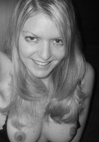 Подруга сестры фотографирует себя полуодетой 20 фото Подруга сестры фотографирует себя полуодетой 20 фото