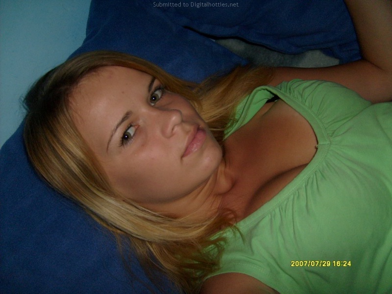 Танцовщица показала мужчине прелести в укромной обстановке 2 фотография