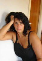 Зрелая баба в белом белье на диване светит большой жопой 28 фото Зрелая баба в белом белье на диване светит большой жопой 28 фото