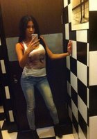 Брюнетка раздевается на улице и в спальне 13 фото Брюнетка раздевается на улице и в спальне 13 фото