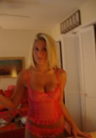 Блондинка в розовом белье фотографирует себя в отражении 10 фото Блондинка в розовом белье фотографирует себя в отражении 10 фото