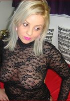 Блондинка эротично разлеглась на диване 36 фото Блондинка эротично разлеглась на диване 36 фото