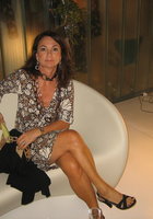 Темноволосая мамка в чулках хвастает волосатой вагиной 4 фото Темноволосая мамка в чулках хвастает волосатой вагиной 4 фото