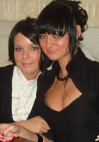 Стройная брюнетка позирует в стрингах на фоне ковра 10 фото Стройная брюнетка позирует в стрингах на фоне ковра 10 фото