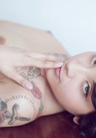 Привлекательная азиатка в розовых чулочках позирует обнажённой 32 фото Привлекательная азиатка в розовых чулочках позирует обнажённой 32 фото