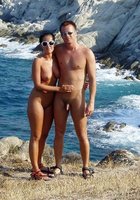 Голая разведенка отдыхает с любовником на нудистском пляже 8 фото Голая разведенка отдыхает с любовником на нудистском пляже 8 фото