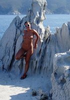 Голая разведенка отдыхает с любовником на нудистском пляже 12 фото Голая разведенка отдыхает с любовником на нудистском пляже 12 фото