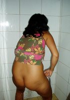 Голая разведенка отдыхает с любовником на нудистском пляже 7 фото Голая разведенка отдыхает с любовником на нудистском пляже 7 фото