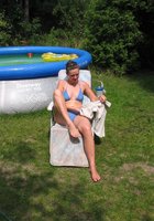 Загорелая баба с волосатой писькой разделась после отдыха во дворе 31 фото Загорелая баба с волосатой писькой разделась после отдыха во дворе 31 фото