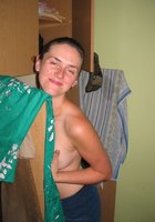 Загорелая баба с волосатой писькой разделась после отдыха во дворе 30 фото Загорелая баба с волосатой писькой разделась после отдыха во дворе 30 фото