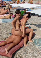 Европейские свингеры пьют пиво на нудистском пляже 8 фото Европейские свингеры пьют пиво на нудистском пляже 8 фото