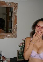 Беременная зрелка в очках дома светит большими дойками 14 фото Беременная зрелка в очках дома светит большими дойками 14 фото