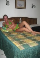 Дома чика разделась догола перед шалостями с мускулистым парнем 1 фото Дома чика разделась догола перед шалостями с мускулистым парнем 1 фото